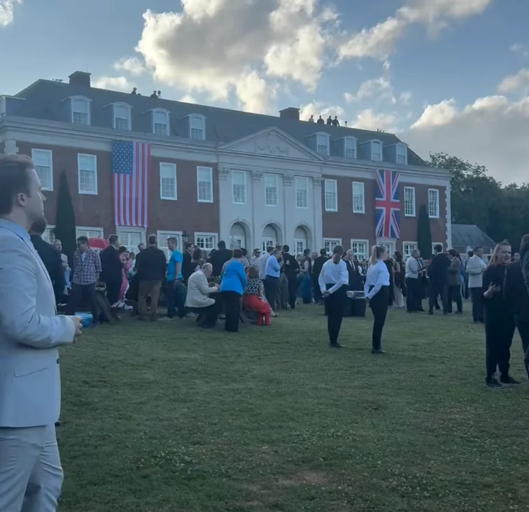 Mobile Thrones at the US Embassy